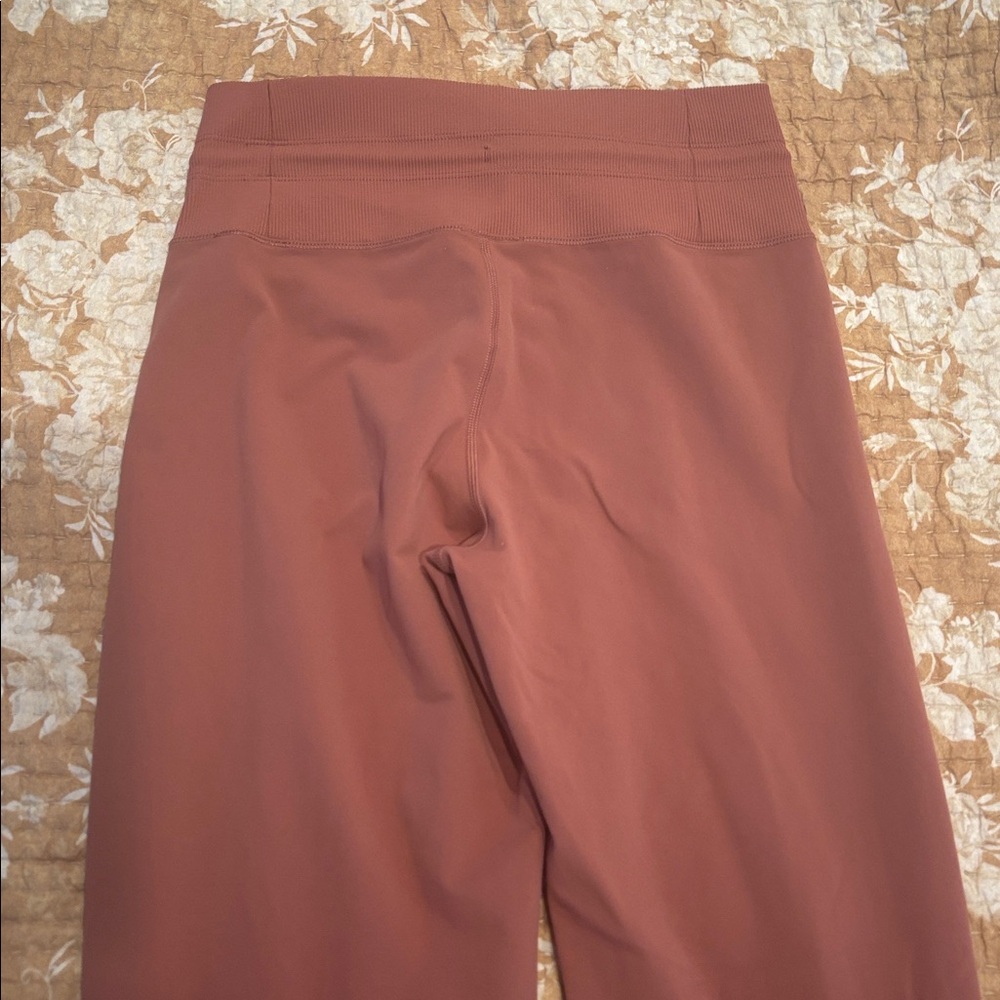 Vuori Jogger Pants in Hazelnut Rose Sz S - Picture 10 of 11